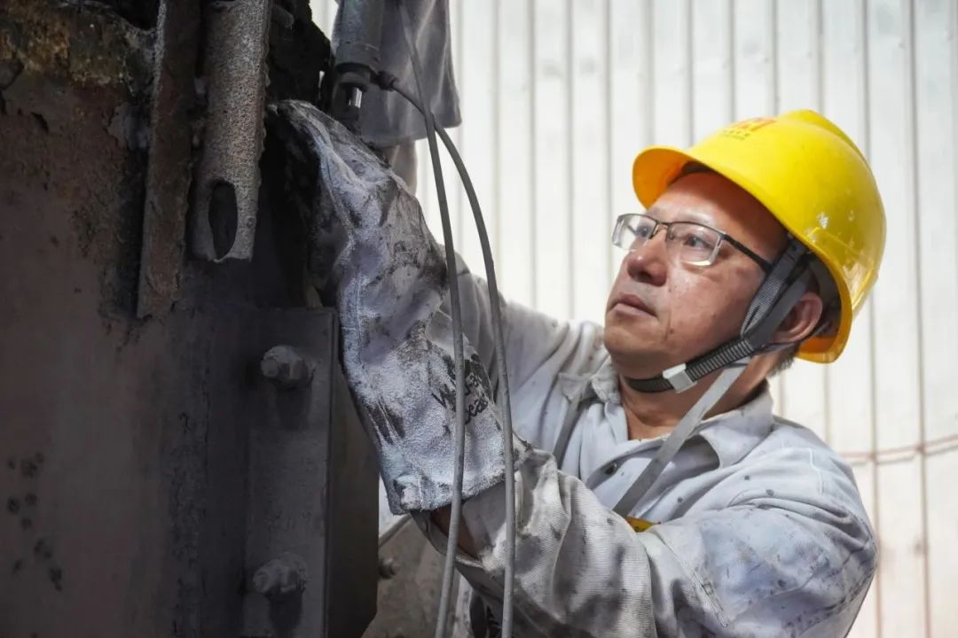 喜报 | pp电子模拟器员工陈用利被授予“海南省劳动圭表称号”